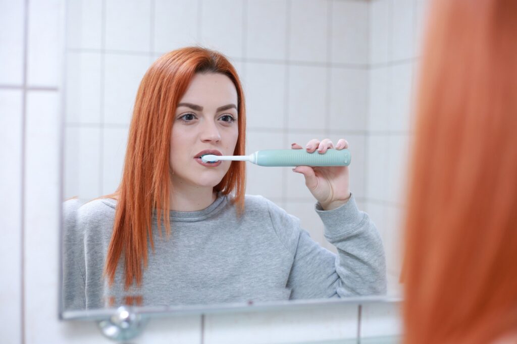 Jakie szczoteczki soniczne wybrać i jak dopasować do nich końcówki?